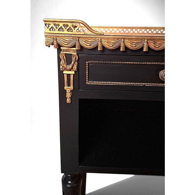 Early 20th Century French Louis XVI Revival Pair of Nightstands in Carrara Marble and Gilt Bronze For Sale - Image 15 of 18