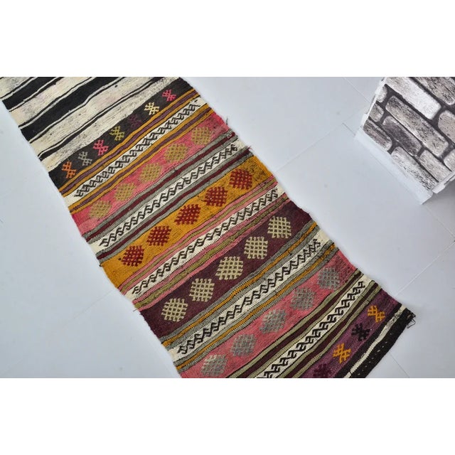 1950s Vintage Turkish Kilim Runner – Minimalist Striped & Tribal Geometric Wool Hallway Runner For Sale - Image 5 of 10