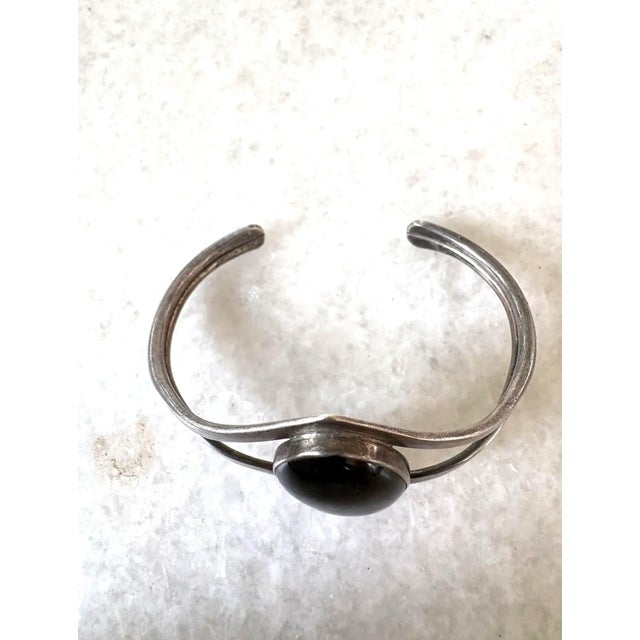 1970s Sterling Silver and Onyx Cuff Bracelet For Sale - Image 4 of 4