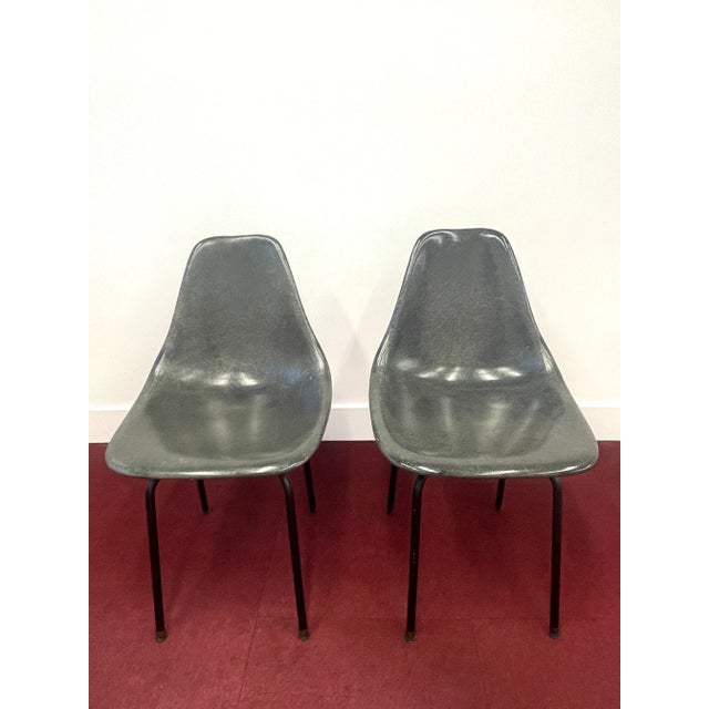 1960s Pair of Vintage Mid-Century Modern Douglas Fiberglass Chairs 1960 For Sale - Image 5 of 12