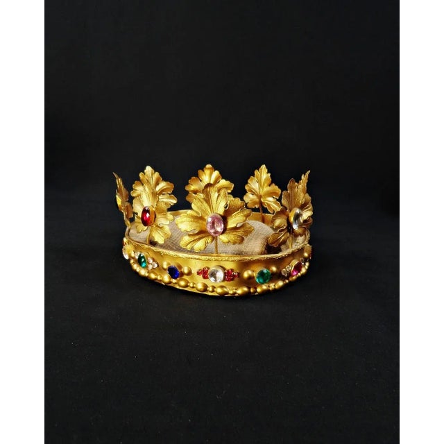 Large Crown of the Virgin in Gilded Brass and Colored Glass Cabochon, 19th Century For Sale - Image 11 of 17