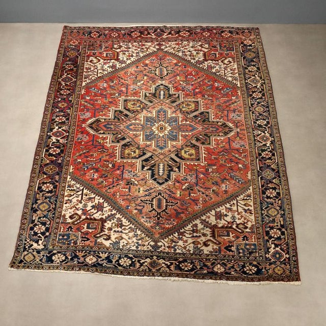 Middle Eastern Heriz Rug in Wool For Sale - Image 3 of 8