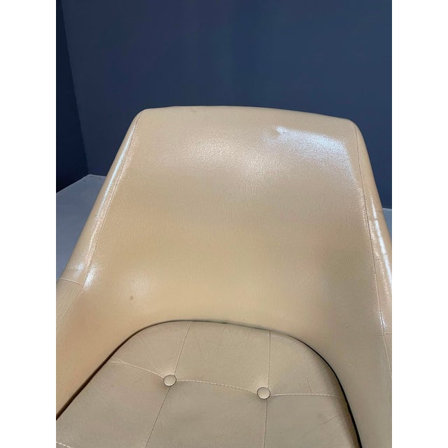 Beige Swivel Chairs with Chrome Pedestal Bases, France, 1970s, Set of 2 For Sale - Image 11 of 15