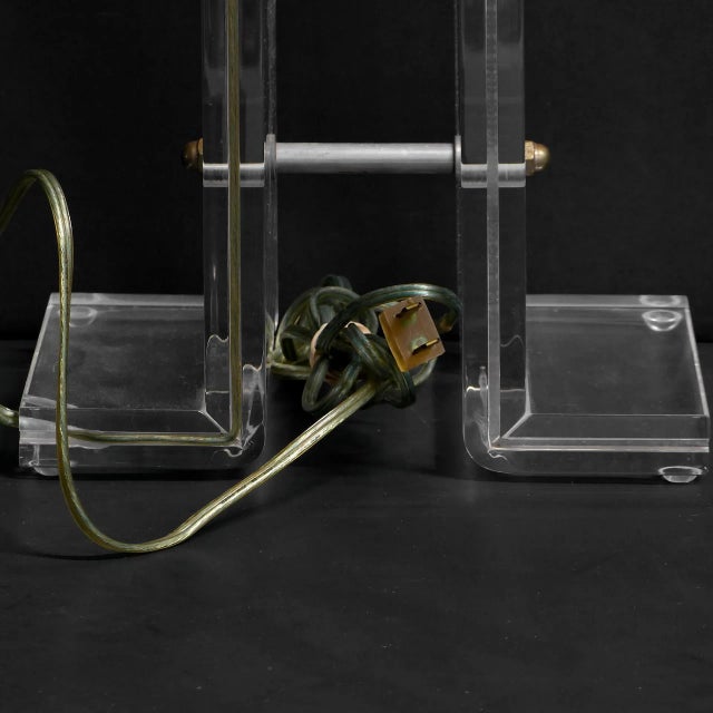 Mid 20th Century Mid-Century Modern Lucite Lamp For Sale - Image 5 of 6