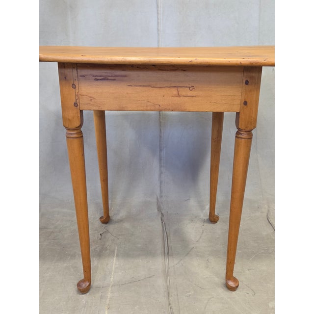Antique New England Queen Anne Beechwood Tea Table, Porringer-Top, Circa 1800 For Sale - Image 11 of 14