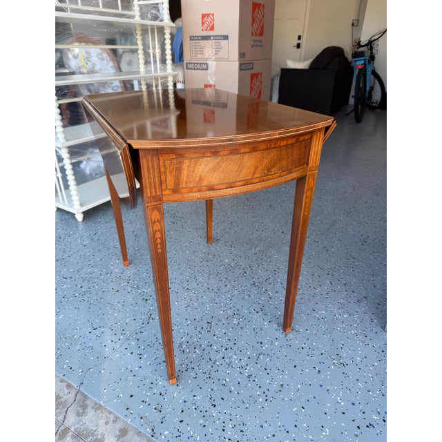 Traditional Vintage Mahogany Drop Leaf Pembroke Table by Baker. For Sale - Image 3 of 6