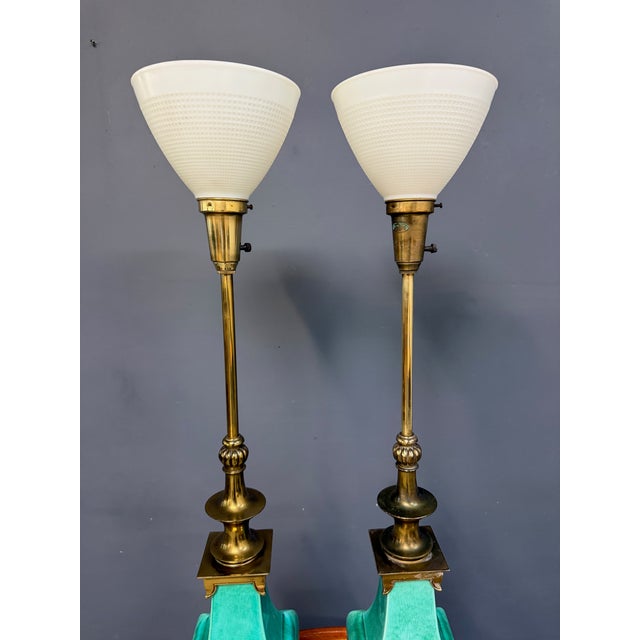 1950s Pair of Ceramic and Brass Table Lamps by Edwin Cole for Stiffel Mid Century For Sale - Image 16 of 17