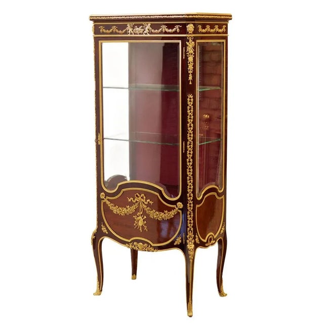 A magnificent showcase in Sormani style, of delightfully fine proportions and graceful decoration. It is a turn-key...