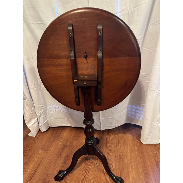 Queen Anne Early 20th Century Tilt Top Table With Center Inlay For Sale - Image 3 of 4