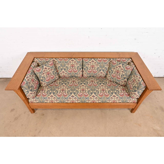 Early 21st Century Stickley Mission Oak Arts and Crafts Settle Sofa For Sale - Image 5 of 12