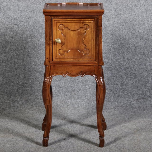 Antique Baroque Rococo Side Table in Walnut, 1750 For Sale - Image 9 of 18