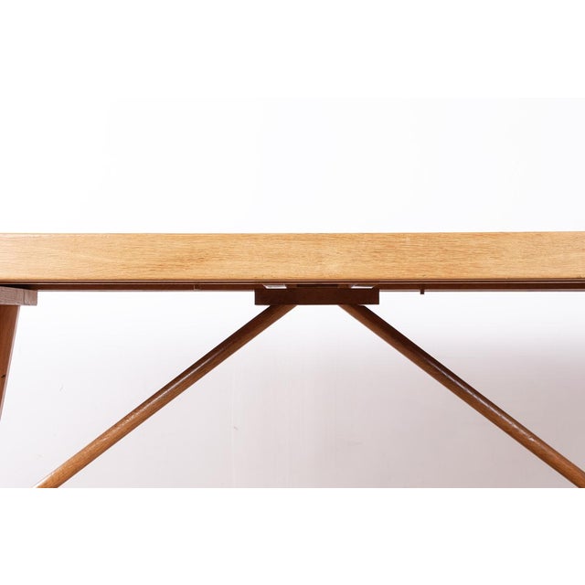 Mid-Century Modern Large Extendable Oak Dining Table by Guillerme and Chambron for Votre Maison, 1960 For Sale - Image 3 of 18