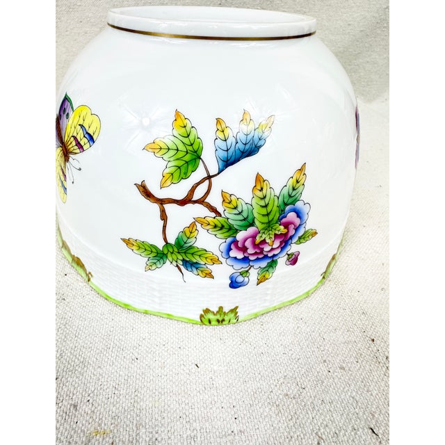 Ceramic Vintage Hand-Painted Herend Hungary Queen Victoria Porcelain Bowl For Sale - Image 7 of 12