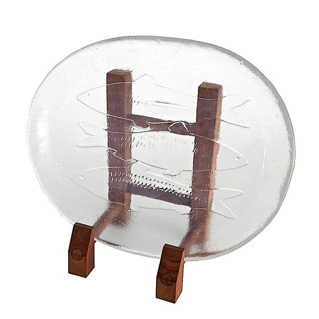 Offered is a stylish glass fish platter designed by Goran and Ann Warff for Kosta Boda in the 1970s. It is a free-form...