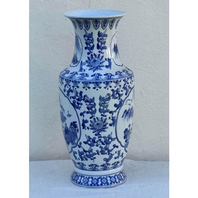 Chinese Extra Large Ceramic Chinese Asian Blue and White Ceramic Vase / Urn Excellent Condition For Sale - Image 3 of 9