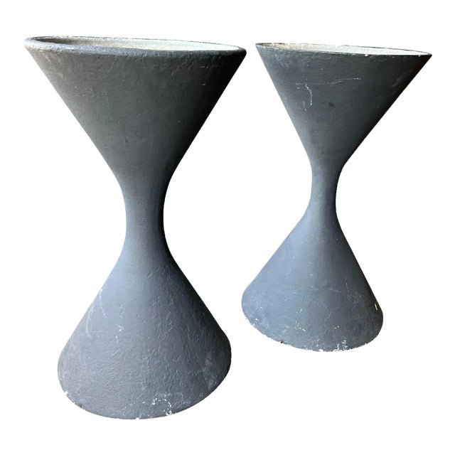 Mid 20th Century Near Pair of Large Willy Guhl Diabolo Planters Painted in Charcoal For Sale
