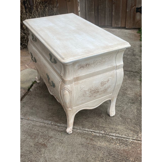 French Provincial John Widdicomb French Provincial Louis XV Commode For Sale - Image 3 of 9