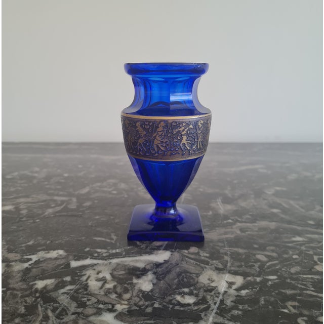 Cobalt Saphir Glass Pieces with Acid-Etched Gilt Classical Frieze by Karlsbad Karlovy Vary and Ludwig Moser & Sons, Czechoslovakia, 1920s, Set of 2 For Sale - Image 6 of 10