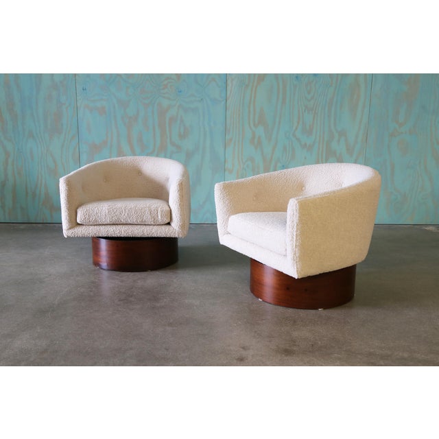 1960s Milo Baughman for Thayer Coggin Rosewood and Heavy Boucle Swivel Chairs For Sale - Image 6 of 14