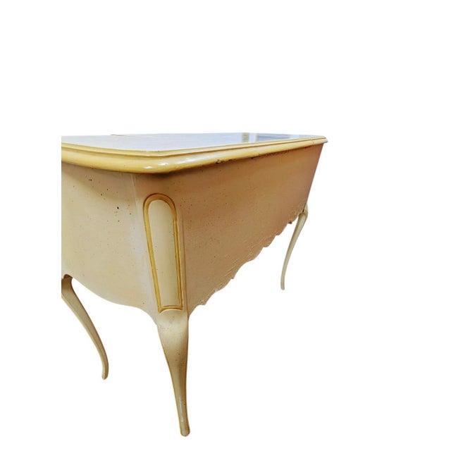 Vintage French Provincial Style Vanity Desk With Lift Up For Sale In Los Angeles - Image 6 of 7