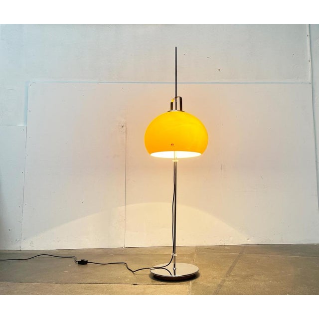 Guzzini Mid-Century Space Age Italian Yellow Lucerna Floor Lamp from Guzzini, 1960s For Sale - Image 4 of 18
