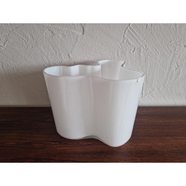 Savoy Vase by Alvar Aalto for Iittala Finland, mod.3030, 1960s For Sale - Image 6 of 6