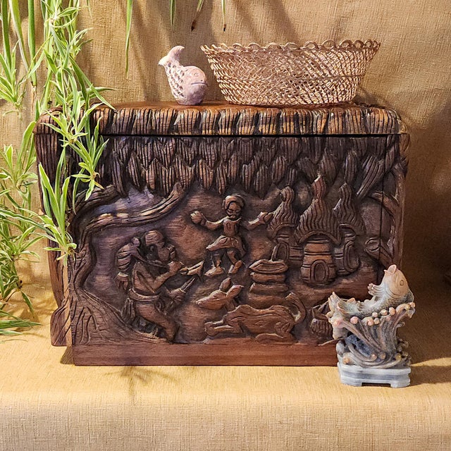 Coffee Mid 20th Century Hand-Carved Wooden Keepsake Trunk – Vintage Figural Scene, Boho Decor For Sale - Image 8 of 15