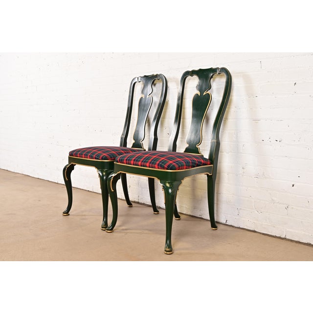 Chinoiserie Kindel Furniture Chinoiserie Queen Anne Green Lacquered and Gold Gilt Side Chairs or Dining Chairs, Pair For Sale - Image 3 of 14