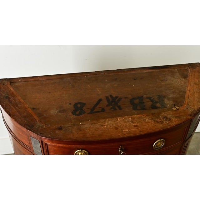 French 18th Century Louis XVI Demilune Commode by Schey For Sale In Baton Rouge - Image 6 of 12