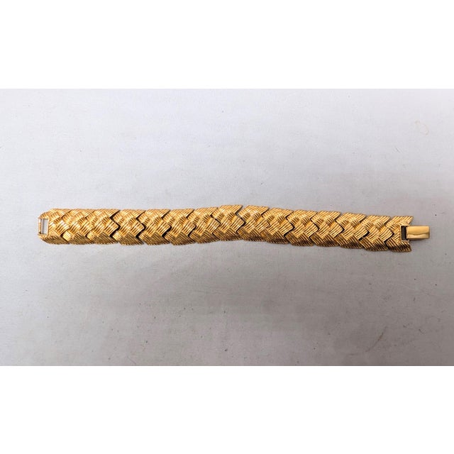 Napier Vintage 1990s Signed Napier Goldtone Articuled "Woven" Bracelet For Sale - Image 4 of 6