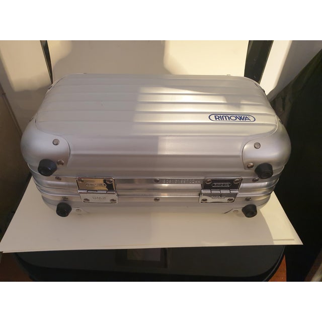 Small Silver Aluminum Beauty Case, 1980s For Sale - Image 4 of 6