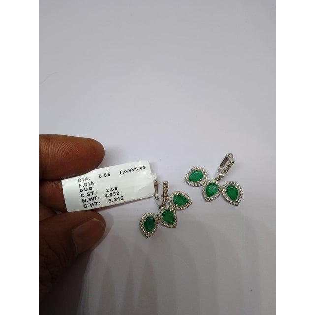 Gemstone details Diamond: 0.85cts Emerald: 2.55cts N. wt: 4.63 gms G. wt: 5.31 gms We encourage you to examine all the...