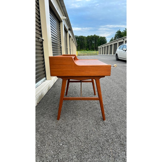 Vinde Mobelfabrik Small Teak Desk by Arne Wahl Iversen for Vinde Møbelfabrik For Sale - Image 4 of 9
