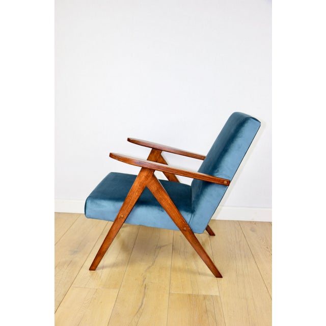 Classic armchair Var B-310 from the 1960s, vintage style, upholstered in blue velvet with dark wood elements. We offer the...
