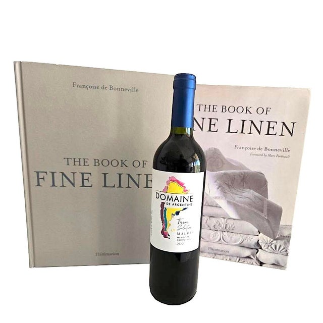 Offered is a sumptuous book, "The Book of Fine Linen", by Francoise De Bonneville With Preface by Marc Porthault. This is...