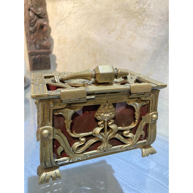 Metal 19th Century French Art Nouveau Pierced Gilt Bronze Jewelry Box For Sale - Image 7 of 15
