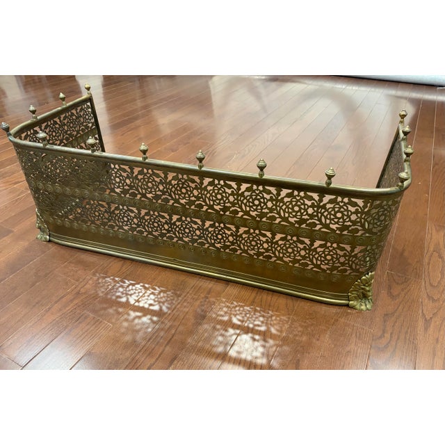 English Vintage 19th Century English 5-Piece Ornate Brass Pierced Fireplace Fender and Tool Companion Set For Sale - Image 3 of 12