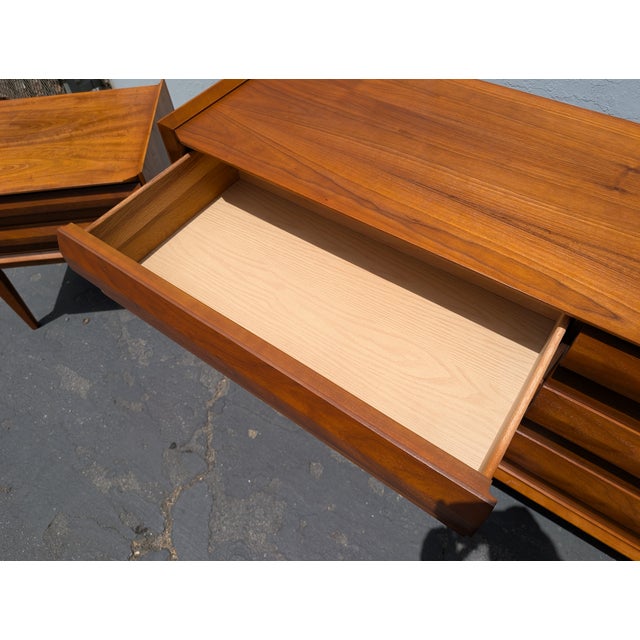 Mid Century Modern Walnut 6 Drawer 'First Edition' Dresser & Nightstand by Lane, C1960s, Attributed For Sale - Image 9 of 17