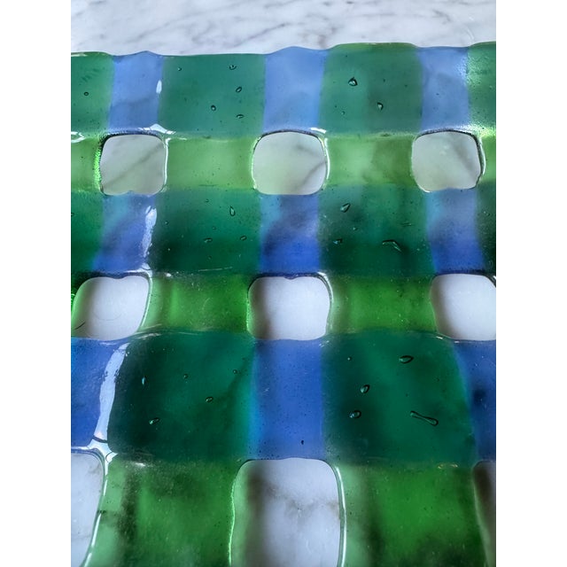 1990s Vintage Large Hand-Blown Art Glass Fruit Bowl / Platter in Basketweave Lattice Design For Sale - Image 5 of 9