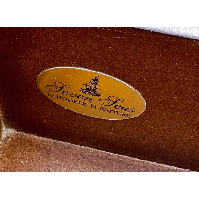 Late 20th Century Serpentine Front Chinese Chippendale Style Hooker Furniture Seven Seas Console Hall Foyer Table For Sale - Image 11 of 12