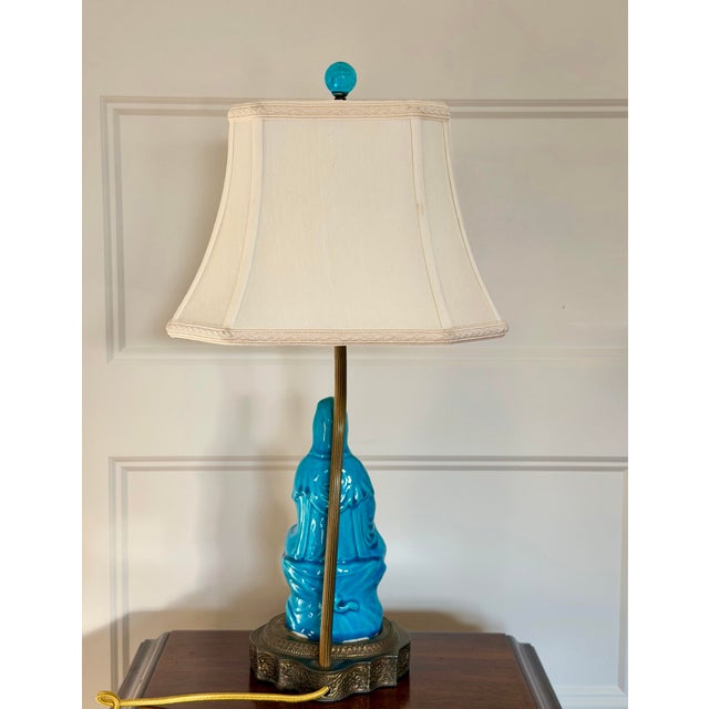 1970s Chinese Ceramic Glazed Turquoise Seated Figure Table Lamp For Sale In Detroit - Image 6 of 12