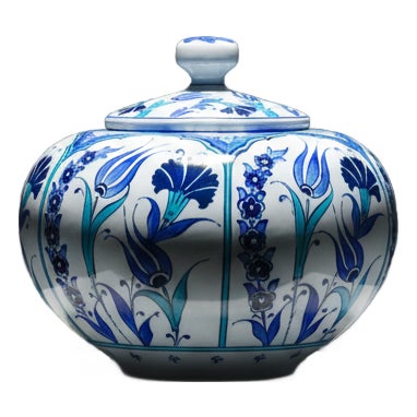 Handmade Ceramic Lidded Trinket Jar (14cm) Traditional Blue & White Tulip Pattern – Decorative Jewelry & Storage Box For Sale