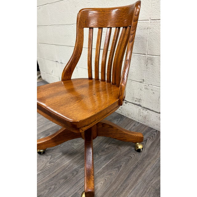 Early 20th Century Antique Oak Adjustable Swivel Desk Chair Banker Lawyer Jury Office Chair For Sale - Image 5 of 11