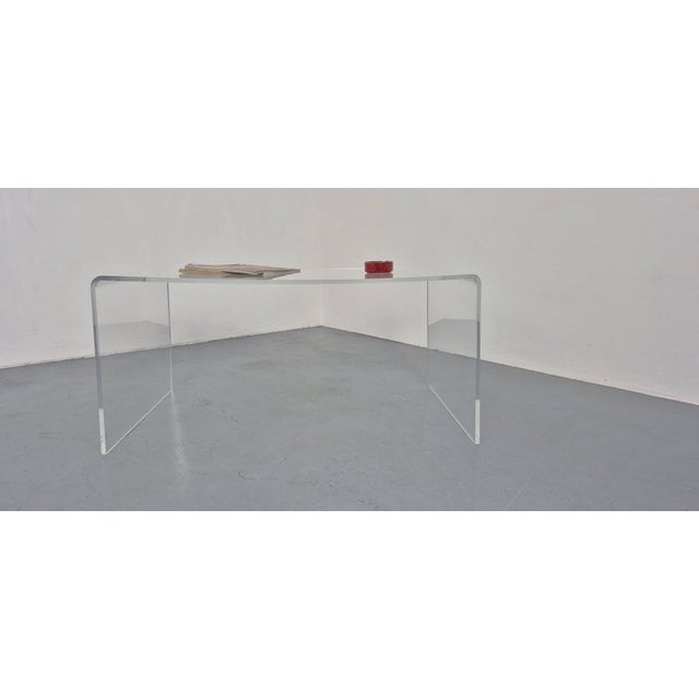 Plastic Large Acrylic Glass Coffee Table, USA, 1970s For Sale - Image 7 of 11