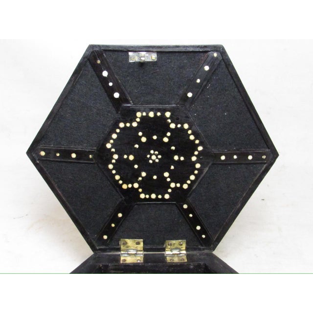 Antique Anglo Indian Hexagonal Porcupine Quill Box For Sale - Image 11 of 11