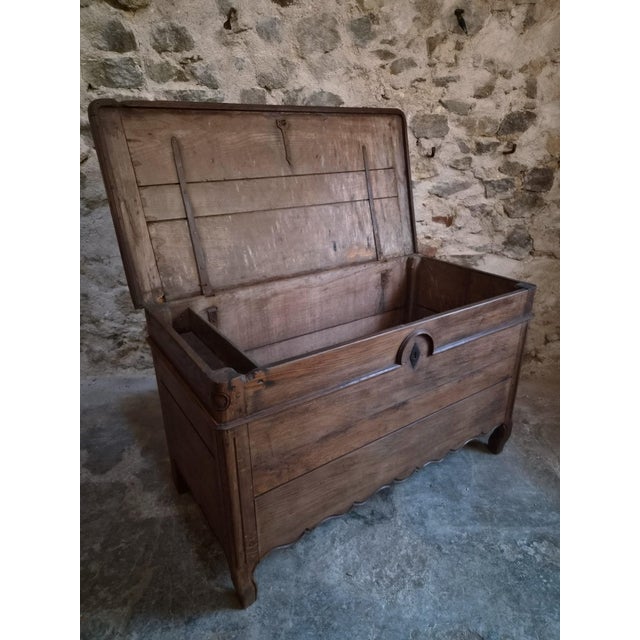 Dating from the 18th century, this antique oak chest originates from the Auvergne region of France. Made of solid oak, the...