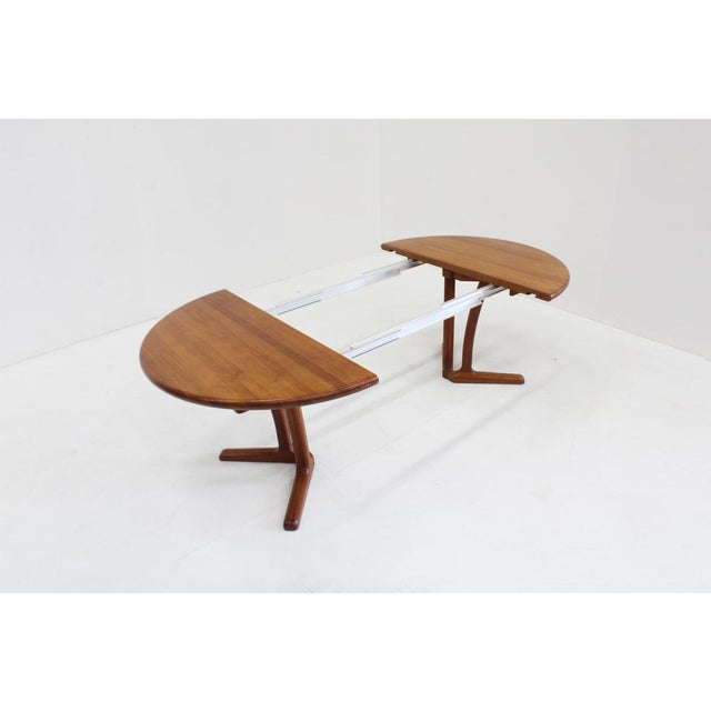 Brown Vintage Danish Round Extendable Dining Table in Teak from Dyrlund, 1960s For Sale - Image 8 of 9