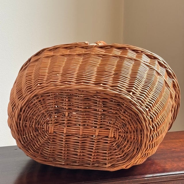 Mid Century Rustic European-Style Oval Picnic Basket For Sale - Image 9 of 14