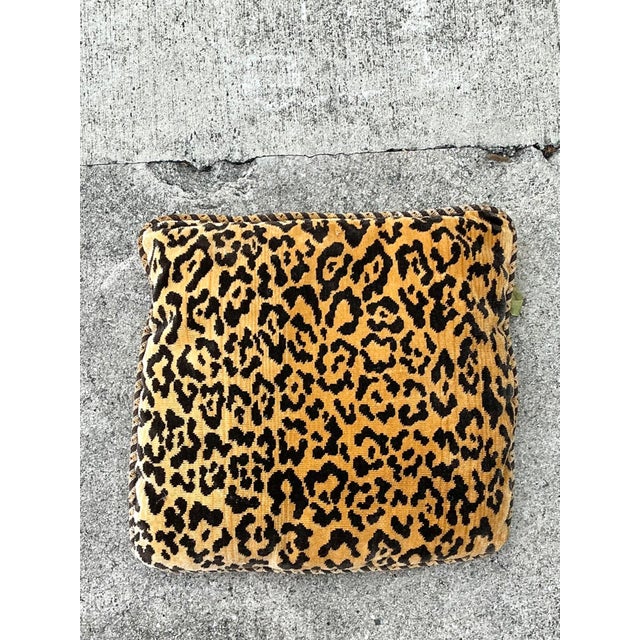 This vintage throw pillow showcases the iconic leopard motif synonymous with Scalamandre, celebrated for its enduring...