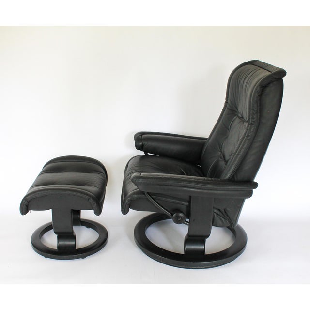 Ekornes Stressless Large Royal Paloma Black Leather Swivel Recliner and Ottoman For Sale In Milwaukee - Image 6 of 18